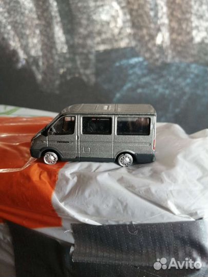 Модель автомобиля 1:72