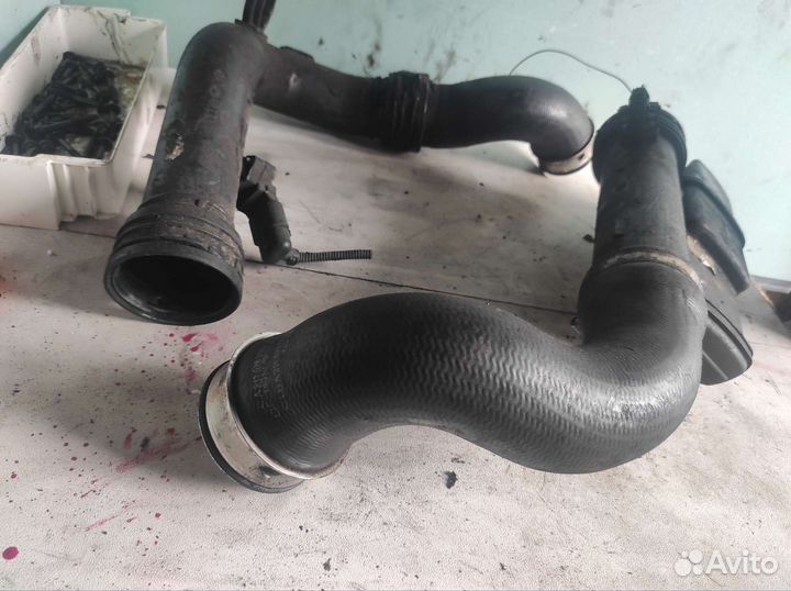 Патрубок интеркулера Mercedes-Benz W211 2,2CDI