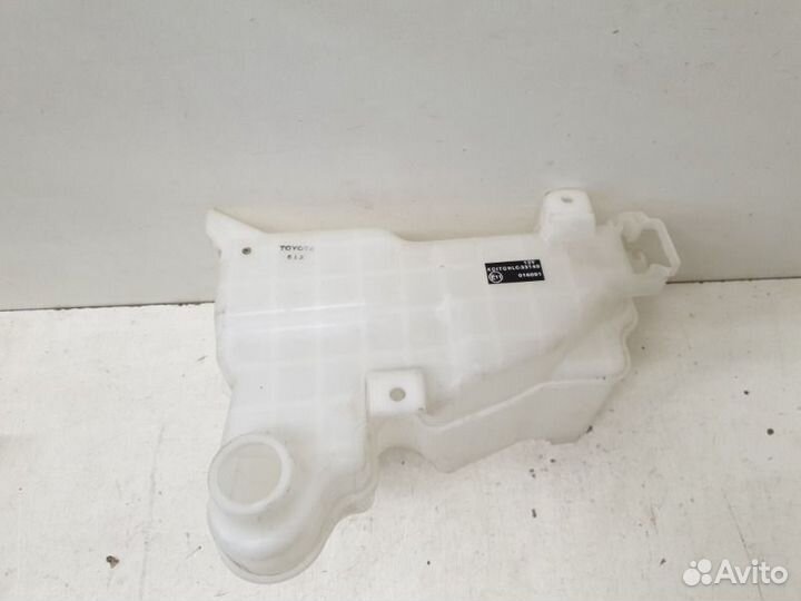 Бачок омывателя Toyota Hilux 8 2015-2023