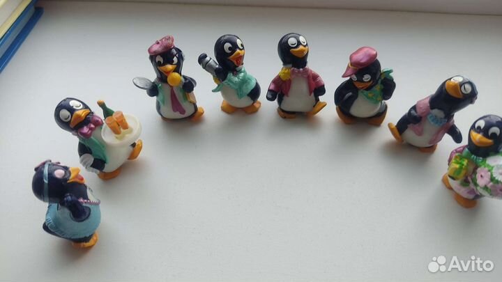 Игрушки из киндера пингвины
