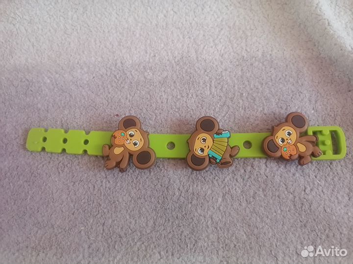 Уточка 700 брослет с чебурашкой 200 помада 500