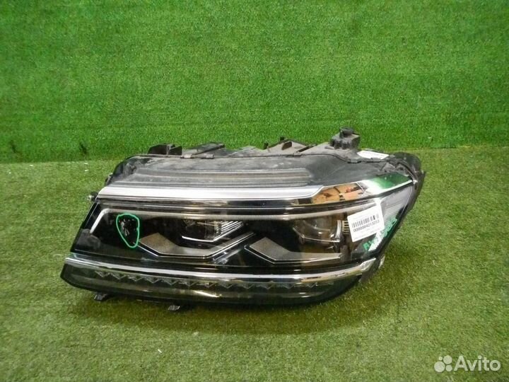 Фара левая Volkswagen Tiguan