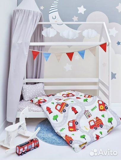 Одеяло подушка и два комплекта детского белья