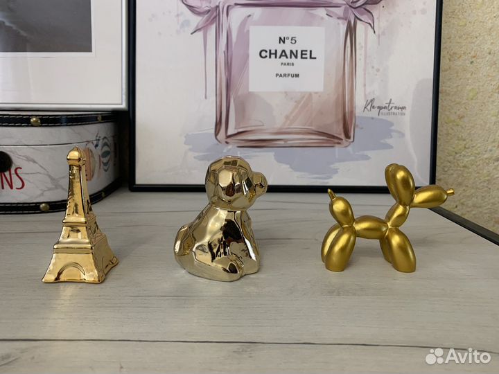 Золотые золотистые статуэтки