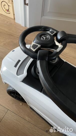 Машинка каталка толокар с ручкой