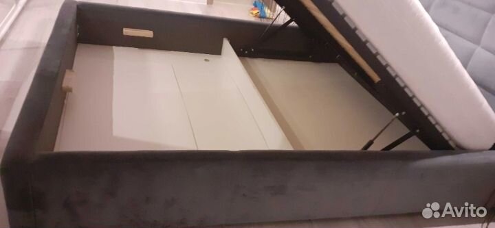 Кровать с матрасом двуспальная