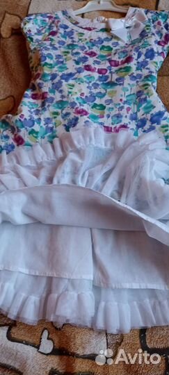 Очаровательное платье для девочки 122-128 Deloras