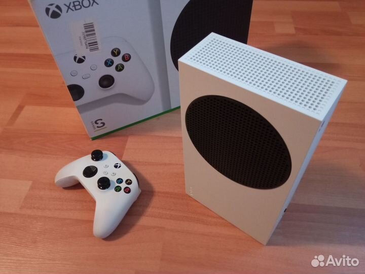 Игровая приставка xbox series s + подписка