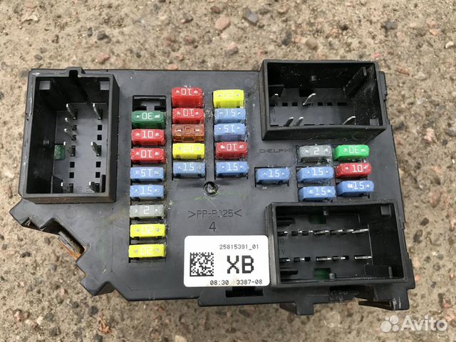 Блок предохранителей Cadillac Escalade III 06-14