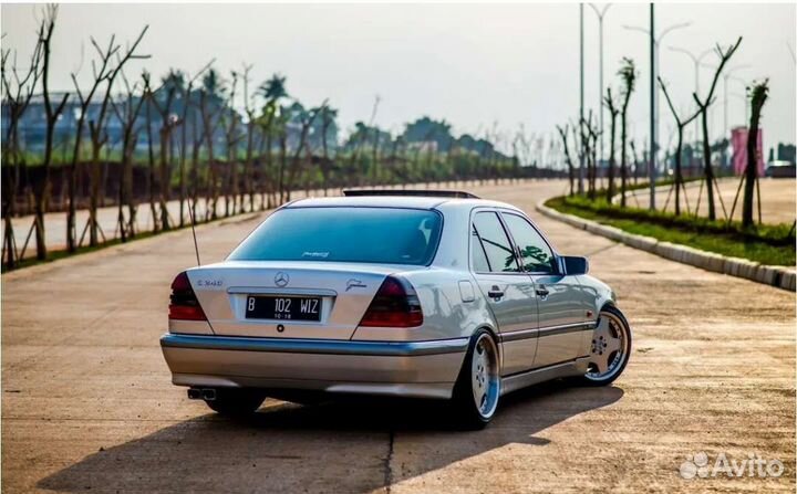 Автомобиль в разборе, мерседес w202