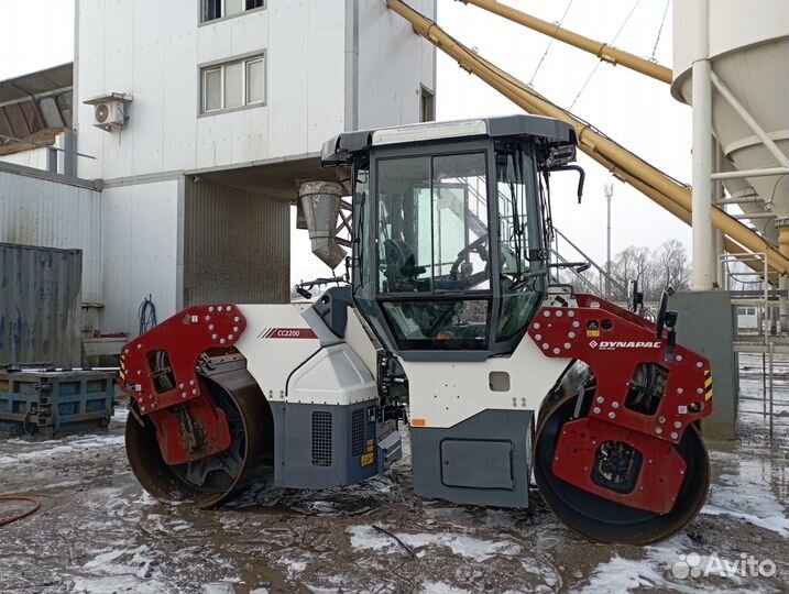 Дорожный каток Dynapac CC2200, 2020