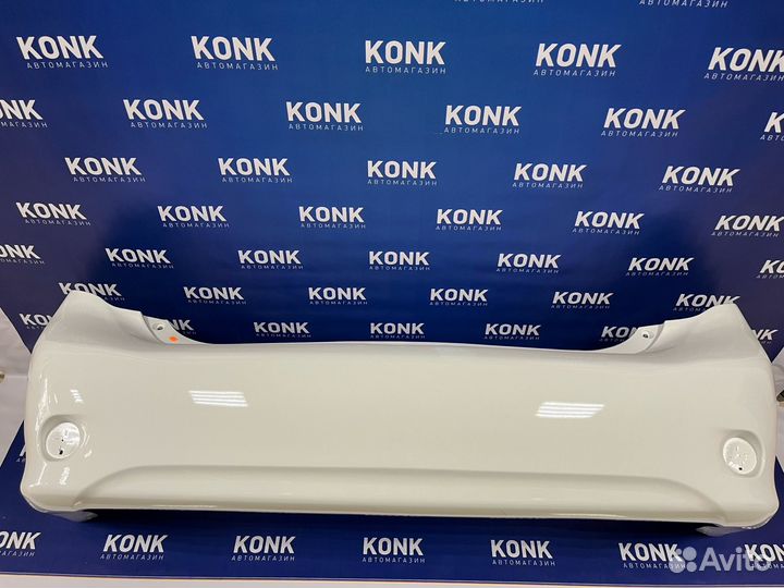 Задний белый бампер на Тойота Королла 2006-2010