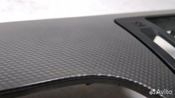 Накладка дефлектора передняя левая Nissan Armada