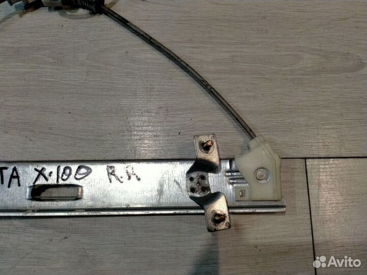 Стеклоподъемник задний правый Toyota Cresta GX100