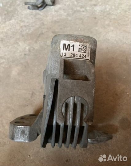 Опора двигателя правая Chevrolet Orlando 2010