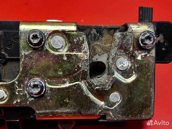 Escape 2000-2006, задний правый замок