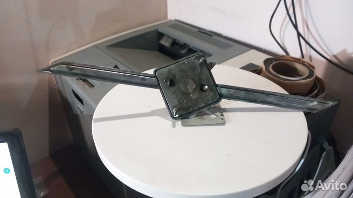 Эмблема решетки радиатора Volvo 850