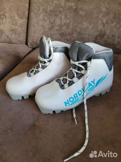 Лыжные ботинки