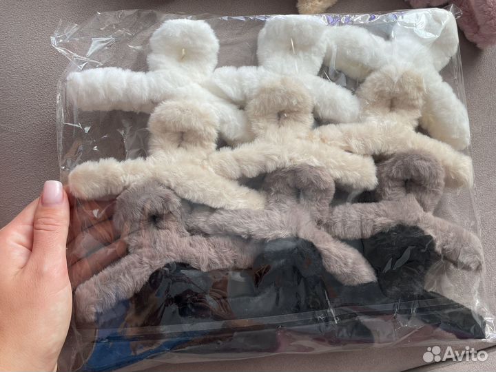 Пушистые крабики для волос