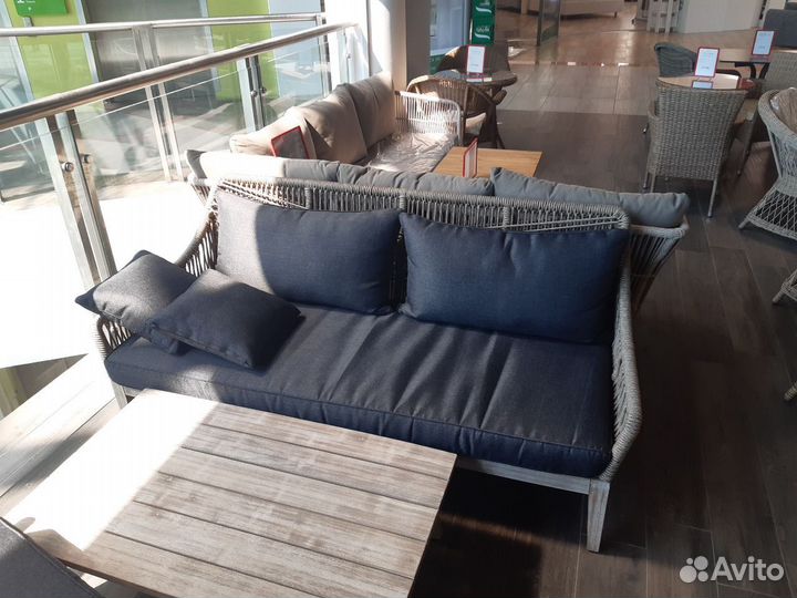 Садовая мебель: диван из акации