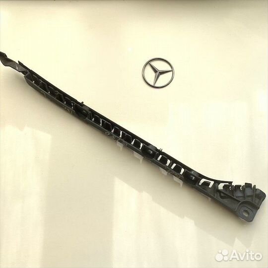 Направляющая заднего бампера левая Мерседес