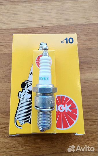 Свеча зажигания br9es