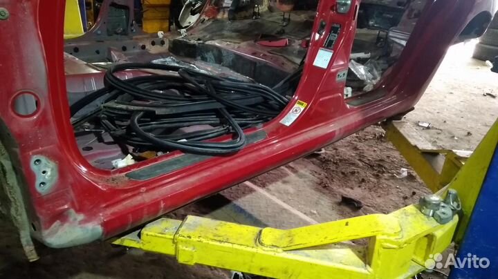 Порог кузова Auris (07-09) L б/у (арт. 6131202140)