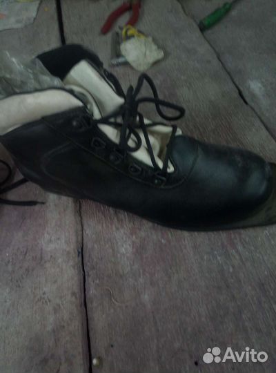 Лыжные ботинки