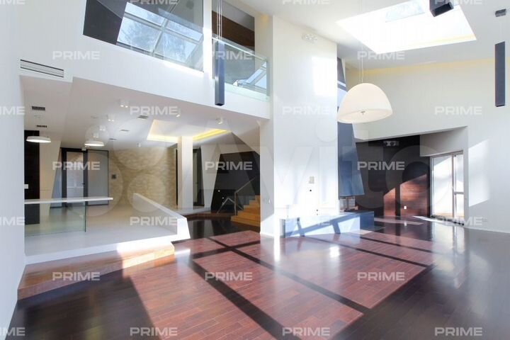 Дом 710 м² на участке 32 сот.