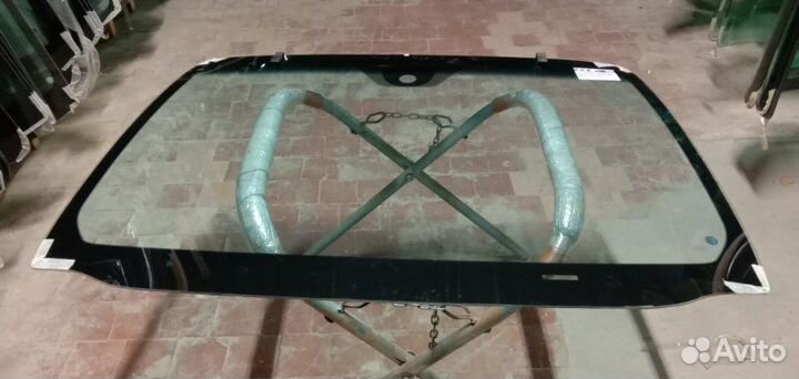 Стекло лобовое переднее Nissan Note E11 2005-2013