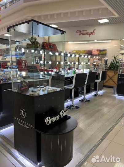 Визажист-бровист