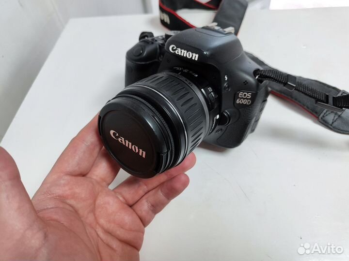 Зеркалка Canon 600d