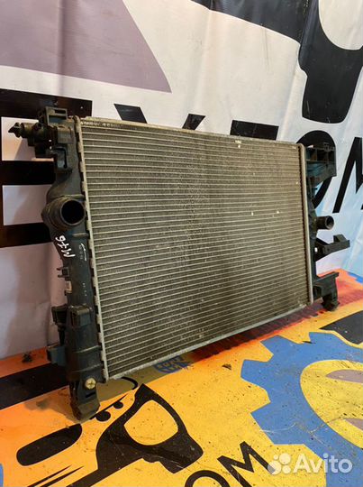 Радиатор охлаждения Opel Astra J универсал A17DTR