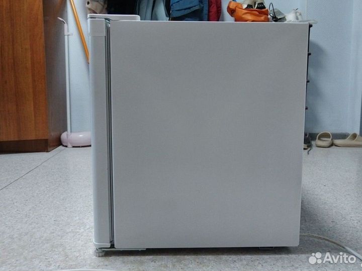 Холодильник маленький с морозилкой