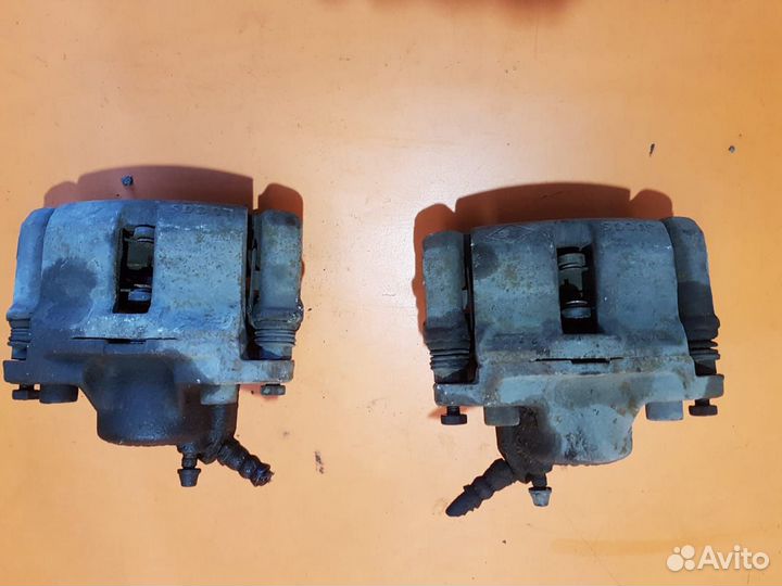 Суппорт тормозной передний на Renault Logan