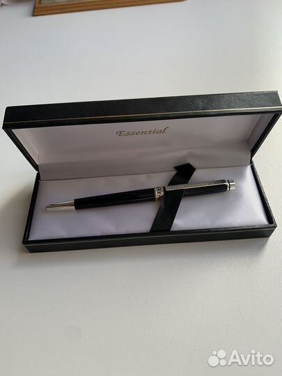 Подарочная ручка Essential