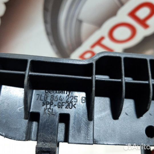 Кронштейн полки багажника Porsche Cayenne 955/957