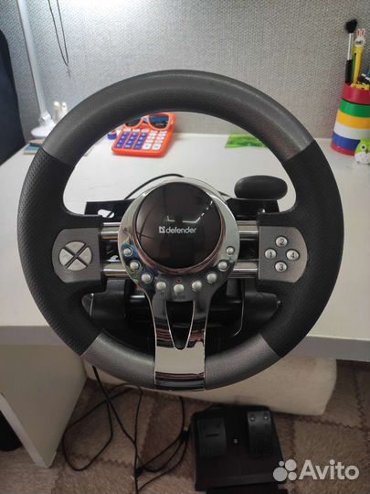 Игровой руль с педалями