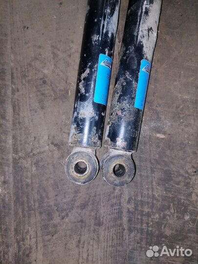 Амортизаторы задние Mercedes V-Class vito W638