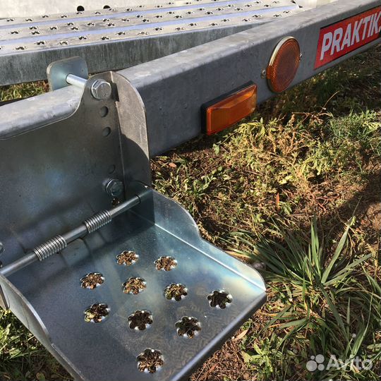 Подножка складная для лодочного прицепа / практик
