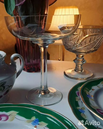 Посуда ссср-вазы на ножке, тарелки, сахарница