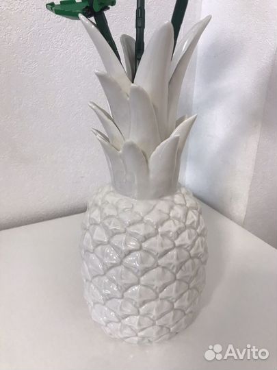 Ваза для цветов белая