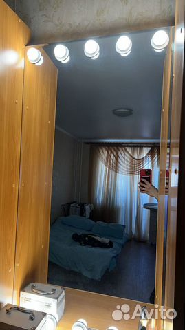 Гримерное зеркало с лампочками