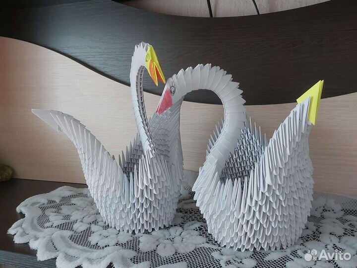 Лебеди пара