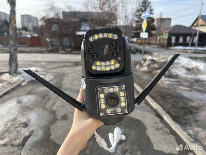 Уличная камера видеонаблюдения с двумя объективами