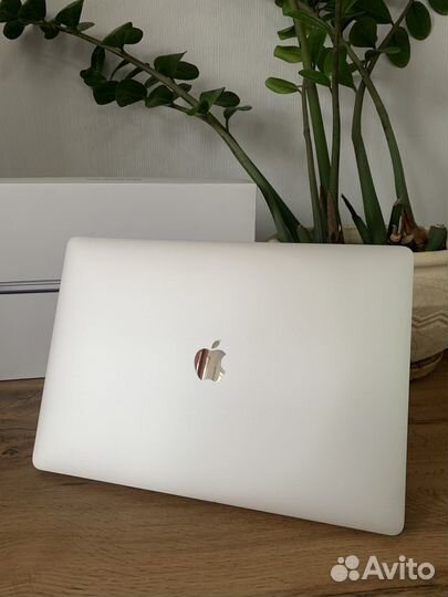 MacBook pro 15 2019 i9 16gb 512gb топ
