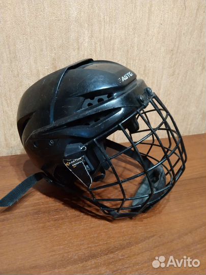Хоккейный шлем