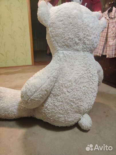 Белый плюшевый медведь большой