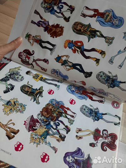 Книга Monster High с наклейками