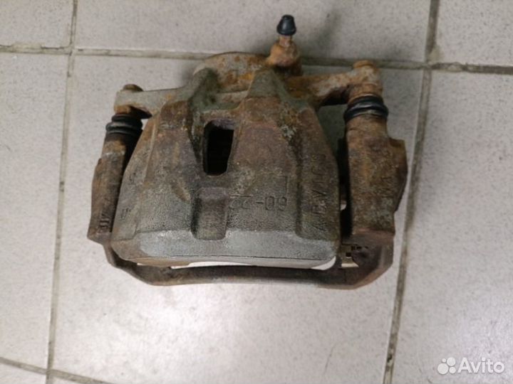 Суппорт тормозной передний левый Toyota Corolla